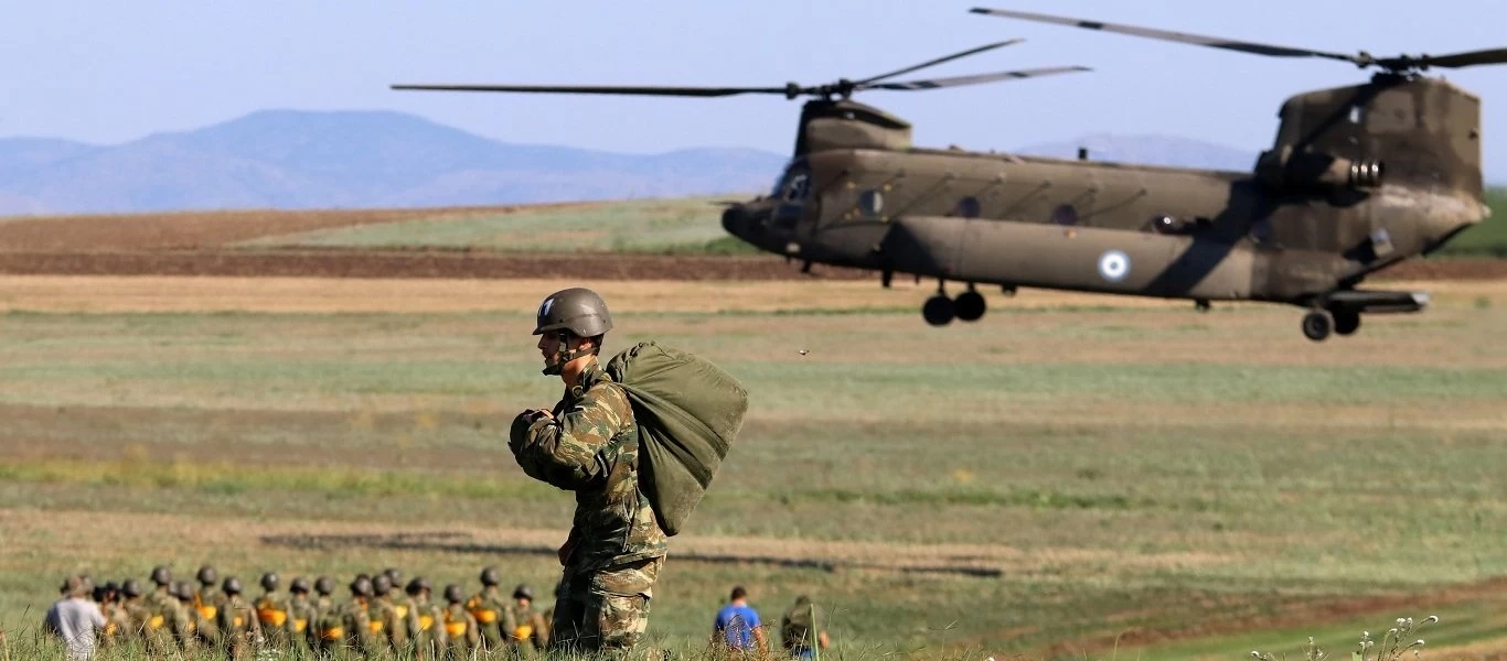Απονεμήθηκαν τα πτυχία αλεξιπτωτιστή στους μαθητές των ΣΣΕ - ΣΣΑΣ - ΣΜΥ (φώτο)